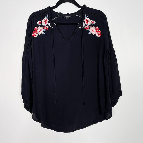 Ann Taylor Medium M Black Floral Embroidered 3/4 Sleeve Blouse V Neck Top - Picture 1 of 9